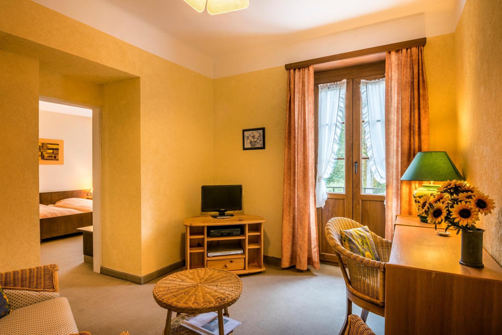 Hotel Restaurant Le Cigalon Waldbillig エクステリア 写真